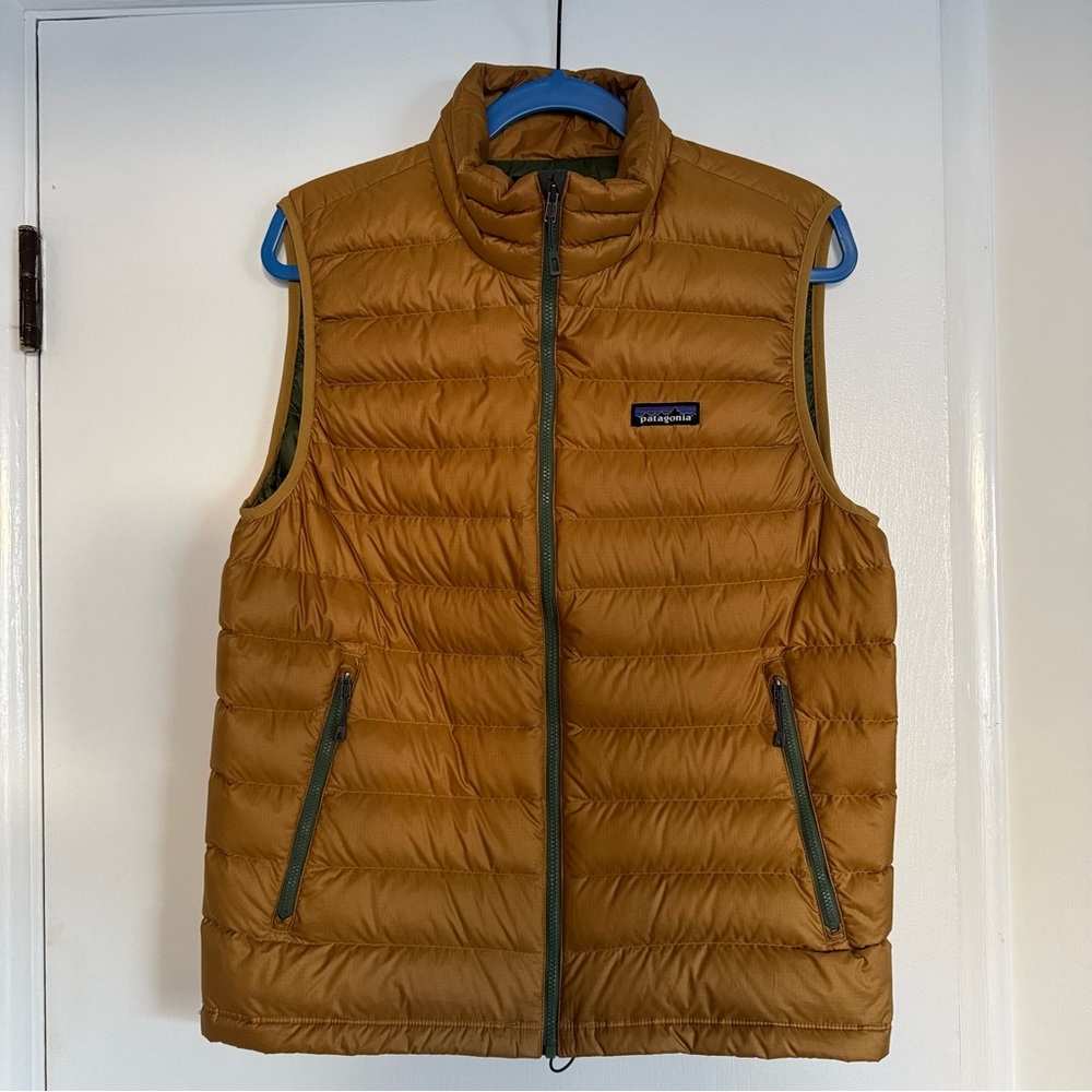 Patagonia Men's Tan/Brown Down Vest, like new!